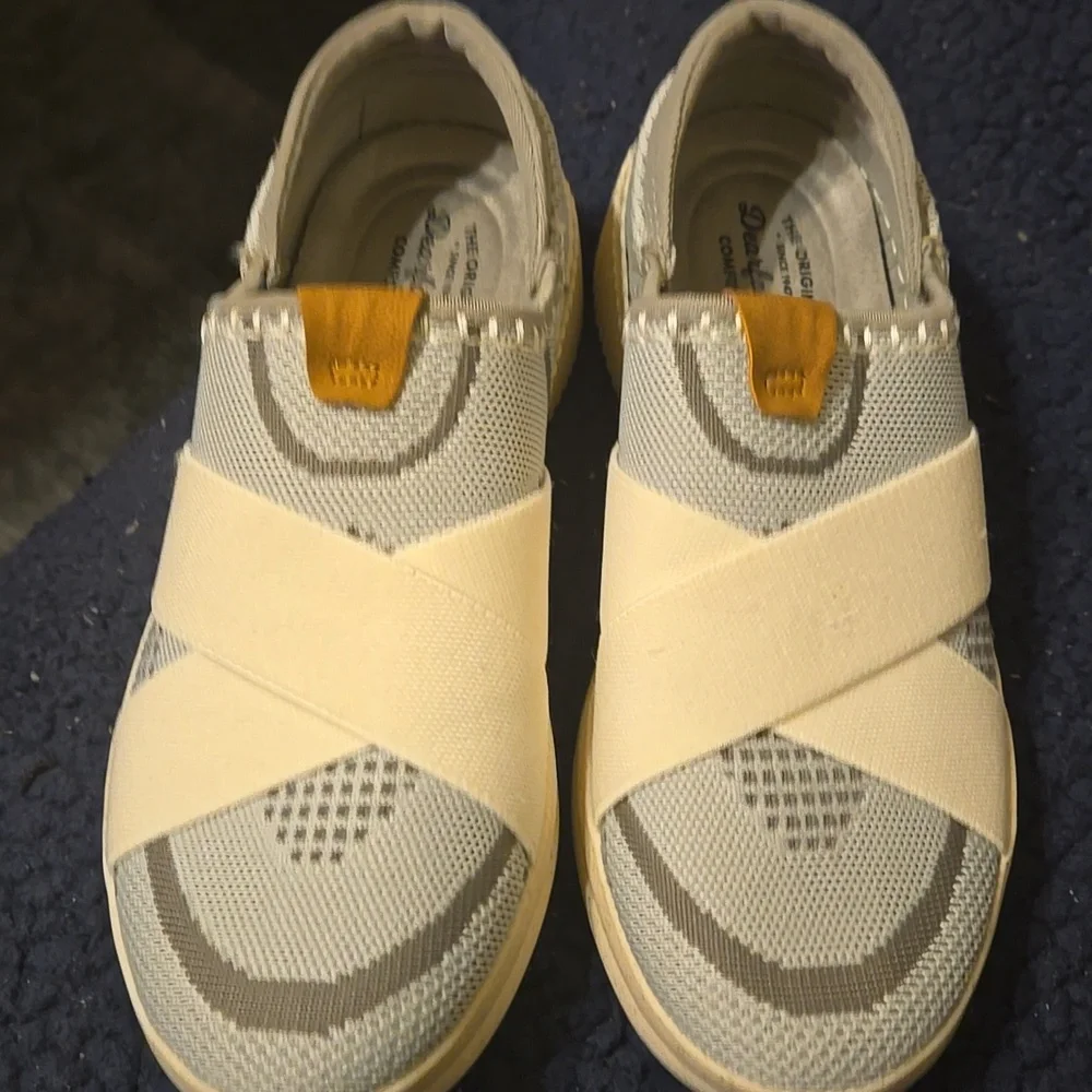 NWOT Dearfoams Women's X Strap Knit Sneakers 2 Minor Spots Noted on Pics